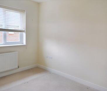 3 bedroom end of terrace house to rent - Photo 2