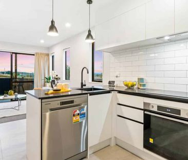 Modern 2-Bedroom Duplex with Study - Family-Friendly & Handy Location - Photo 1