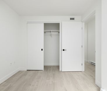 336 East 15th Ave (1st Floor), Vancouver - Photo 1