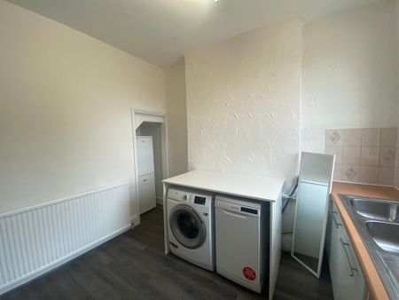 4 bedroom semi-detached house to rent - Photo 4
