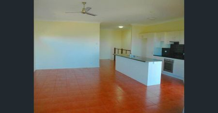 TWO STOREY HOME IN EXCLUSIVE ESTATE - BAY VIEWS FROM DECK, A/C, LOW MAINTENANCE - Photo 3