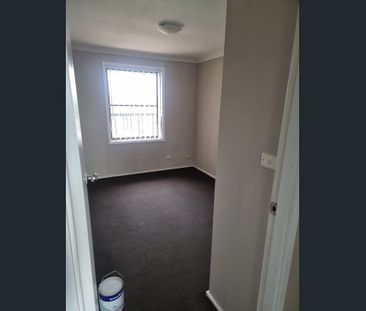 4-Bedroom Family Home in St Andrews, NSW 2566 - Photo 4