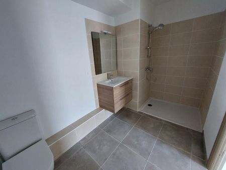 location Appartement T2 DE 45.2m² À NIMES - Photo 2