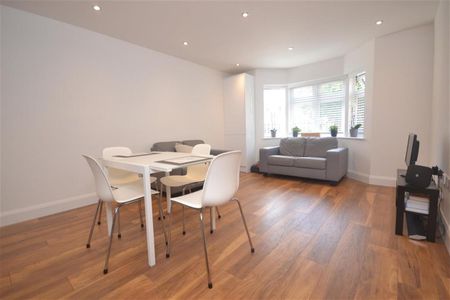 2 bedroom Flat To Let - Photo 2