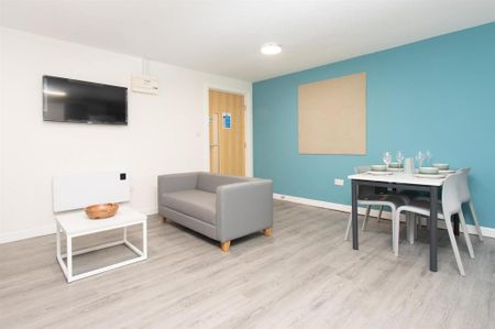 1 bedroom in a flat share to rent - Photo 5