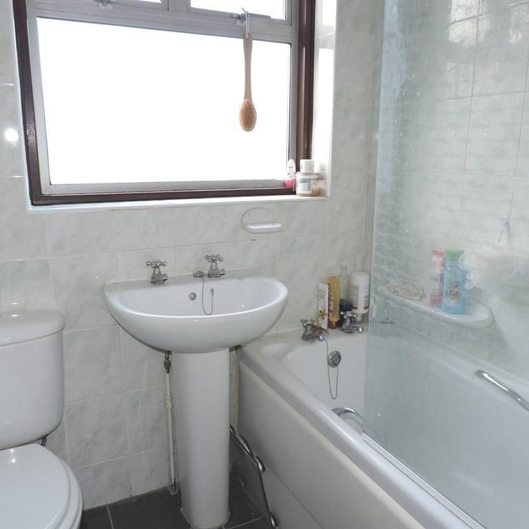 2 bedroom maisonette to rent - Photo 1