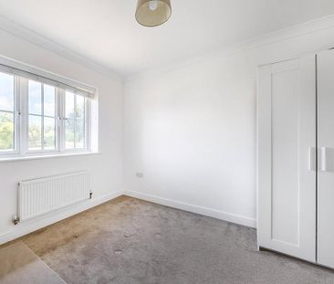 4 bedroom detached house to rent - Photo 2