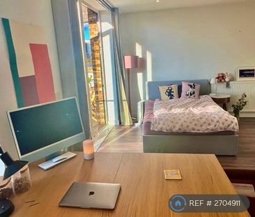 1 bedroom in a flat share to rent - Photo 3