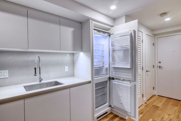 3460 Peel Street - Photo 1