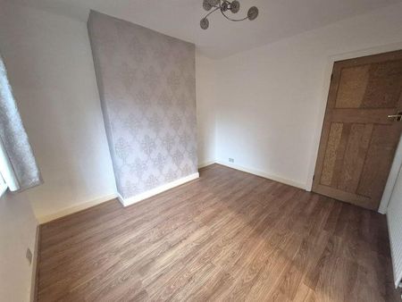 2 bedroom end of terrace house to rent - Photo 5