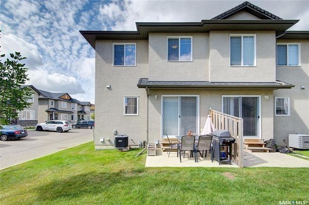 Stonebridge - 3 Bathroom/1.5 Bathroom - 245 Ashworth Cres - Photo 1