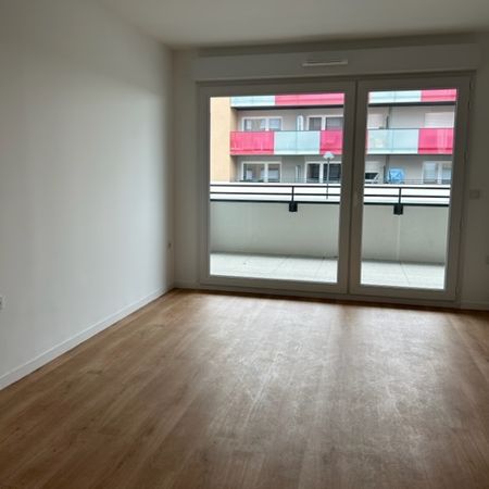 Location Appartement NOYAL-CHATILLON-SUR-SEICHE - Photo 3