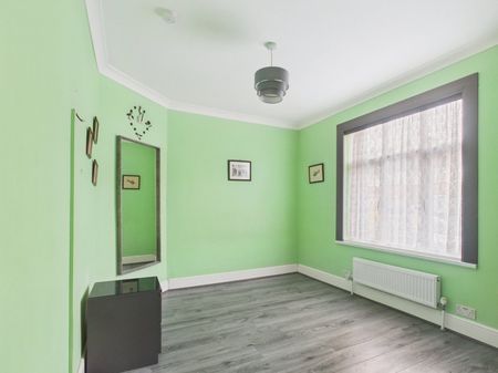 Burns Avenue, Feltham,TW14 - Photo 4