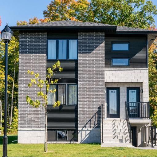 3 CH - 2 SDB - Saint-Jérôme - $1,900 /mo - Photo 1