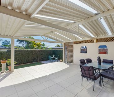 Immaculate single level brick home - Photo 1