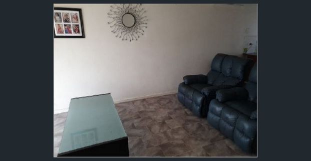 Neat 2 Bedroom Unit - Photo 1