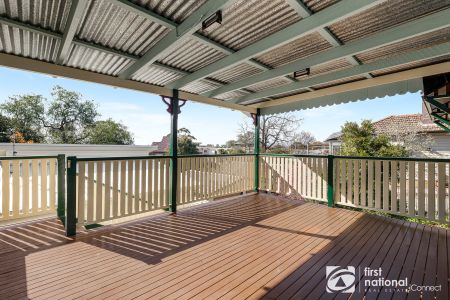 Centre of Town, House & Flat - Photo 3