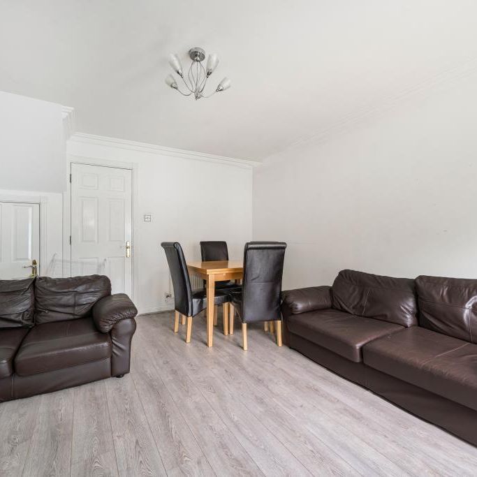 3 bedroom end of terrace house to rent - Photo 1