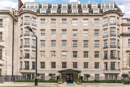 3 bedroom flat in 39-40 Upper Grosvenor Street - Photo 3