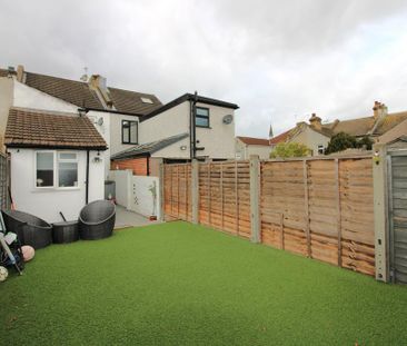 3 bedroom terraced house to rent - Photo 5