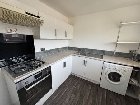 Price £925 pcm - Available Now - Unfurnished - Photo 3