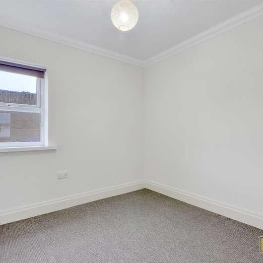 Beautiful Flat, Charles Street, Nr Town Center, Darwen, BB3 - Photo 1