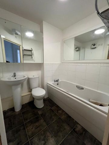 2 bedroom flat to rent - Photo 3