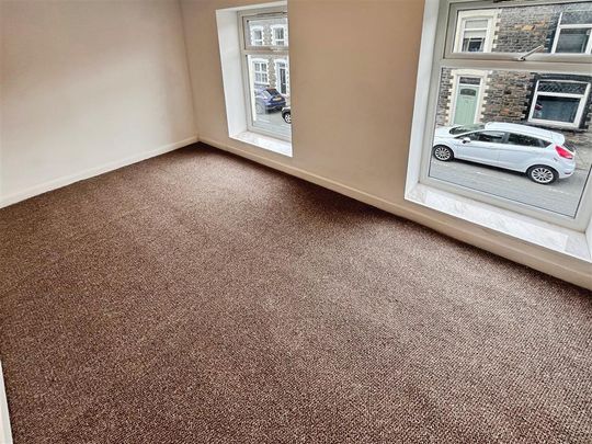 North Road, PORTH - Photo 1