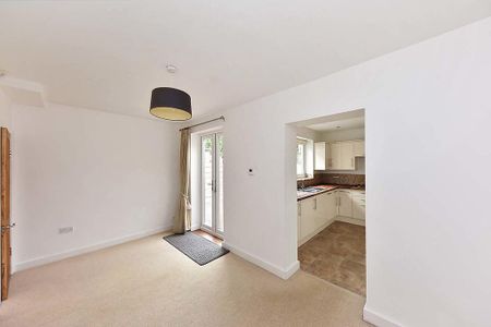 2 bedroom semi-detached house to rent - Photo 3