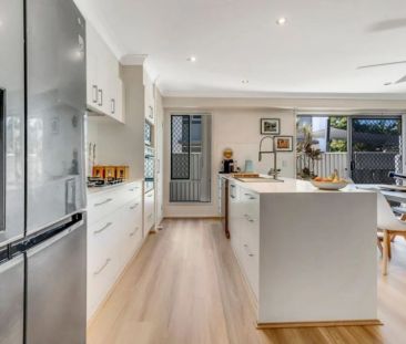 Luxury Townhouse 4 Bedrooms, Close to the Broadwater - Photo 5