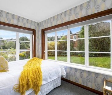 Sunny and Private 3-Bedroom House - Photo 3