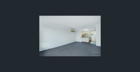 COMFORTABLE VILLA, PRIVATE ACCESS DRIVEWAY, WALK TO LAMBTON SHOPPING VILLAGE - Photo 5