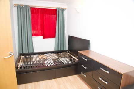 Price £1,650 pcm - Available Now - Unfurnished - Photo 3