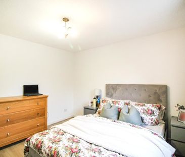 Newry Park East, Chester, Cheshire - Photo 4