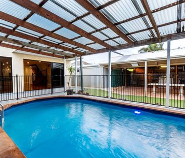 Entertainers Dream, Two Storey + 5x Bedrooms + Solar Heated Pool + ... - Photo 4