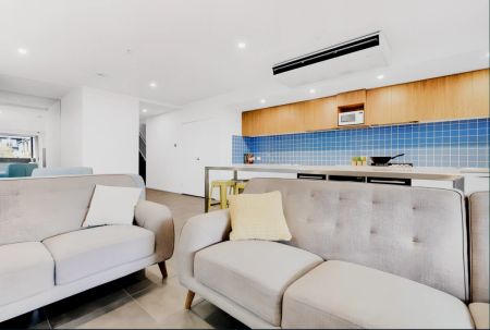 1 bed 1 bath-R101 - Photo 4