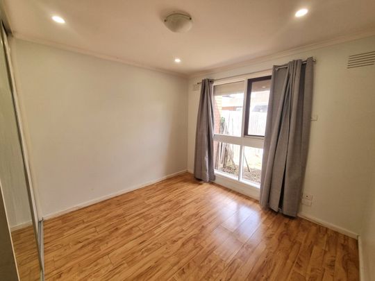 Neat 2 bedroom flat - Photo 1