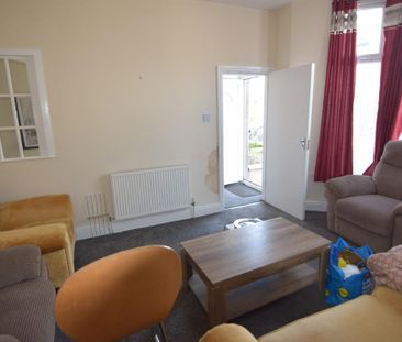 6 bedroom terraced house to rent - Photo 1