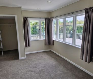 Glen Eden. Worth a Look - Photo 1