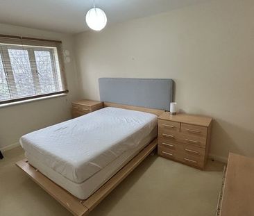 Room in a Shared House, Yew Tree Close, SE13 - Photo 3