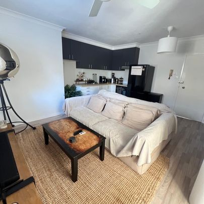 Elizabeth Bay - Photo 1