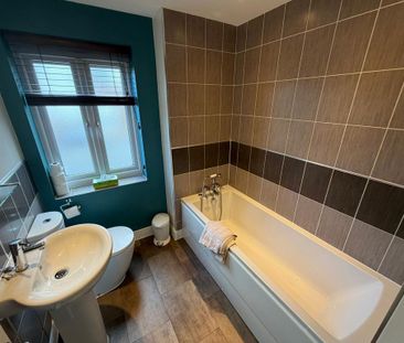 4 bedroom semi-detached house to rent - Photo 1