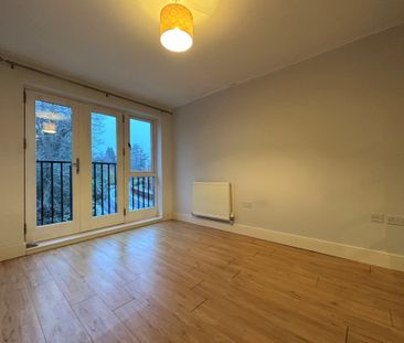 4 bedroom House in Halifax Road, Bracknell - Photo 2