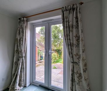 3 bedroom semi-detached house to rent - Photo 2