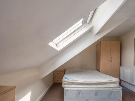 6 bedroom terraced house to rent - Photo 2