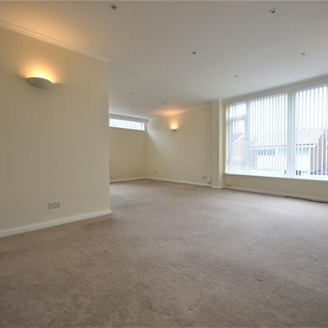 4 Bedroom End Terrace To Let - Photo 1