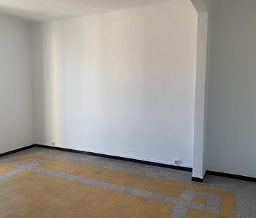 Appartement 1 pièces 32m2 MARSEILLE 4EME 449 euros - Photo 2