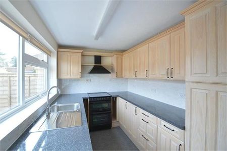 3 bedroom terraced house to rent - Photo 4