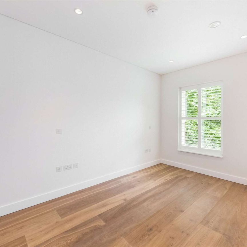 Chiswick High Road, London, W4 5FU - Photo 1