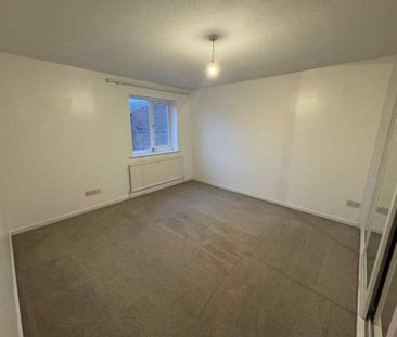 3 bedroom end of terrace house to rent - Photo 2